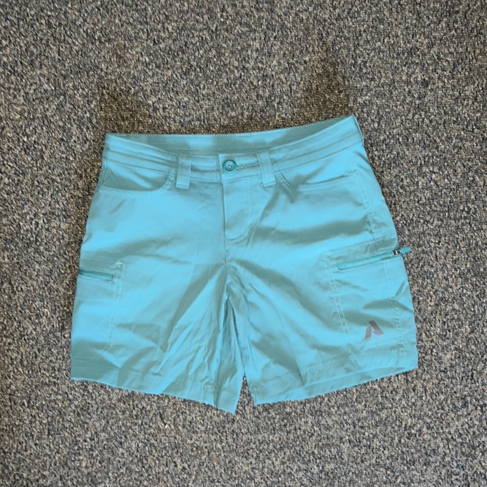 NWOT- Eddie Bauer First Ascent Women’s Guide Shorts